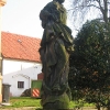 swidnica-polska-kosciol-plebania-figura
